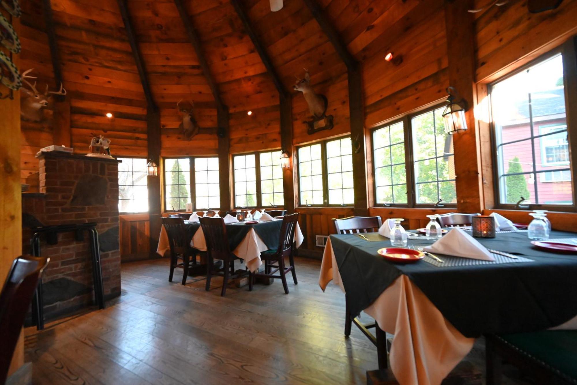La Perla Restaurant & Country Inn Averill Park Exterior photo